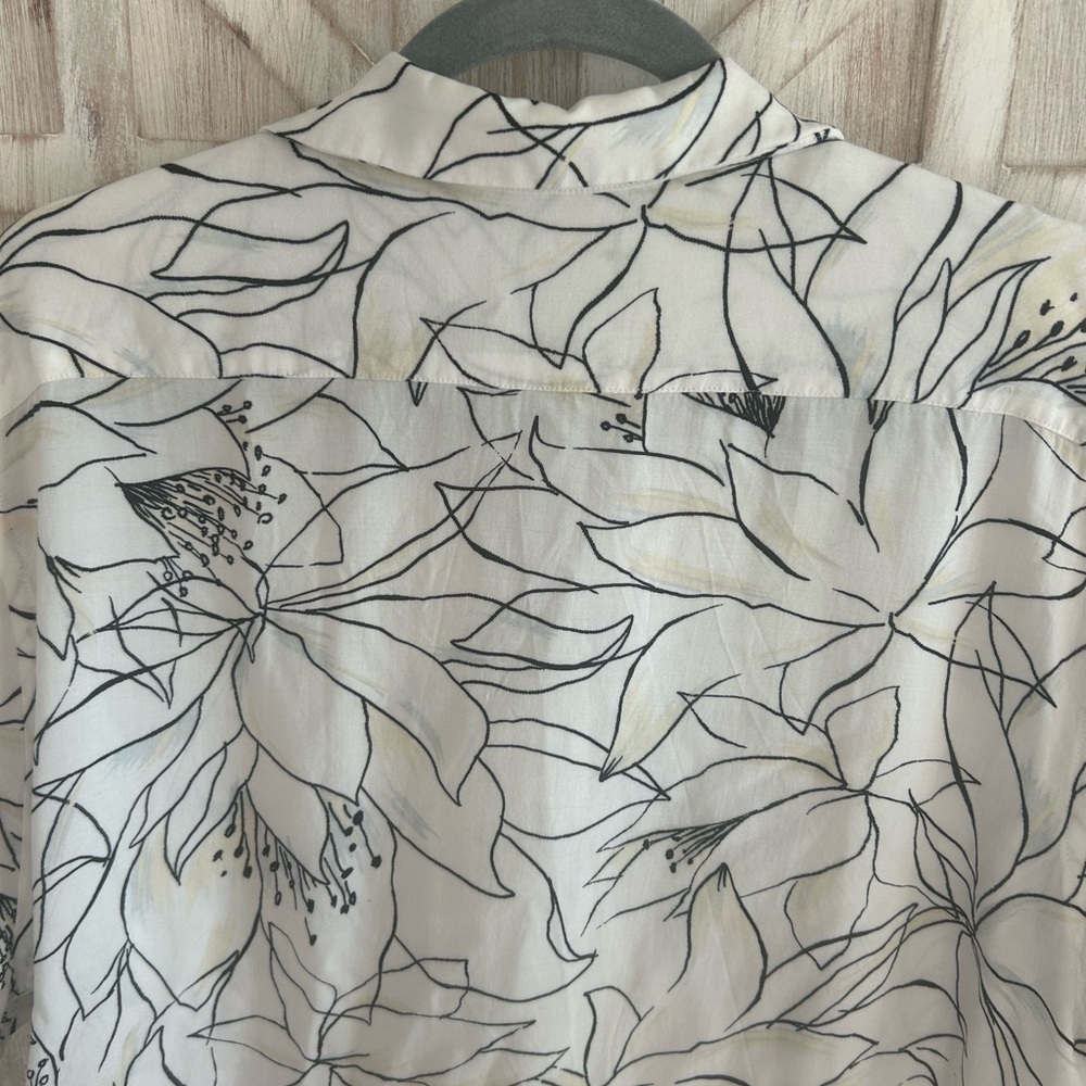 Express Men's White Shirt with Black Floral Design - Picture 7 of 7